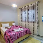 Peramos Rent House Daire